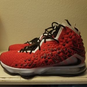 Nike lebron 17 Uptempo